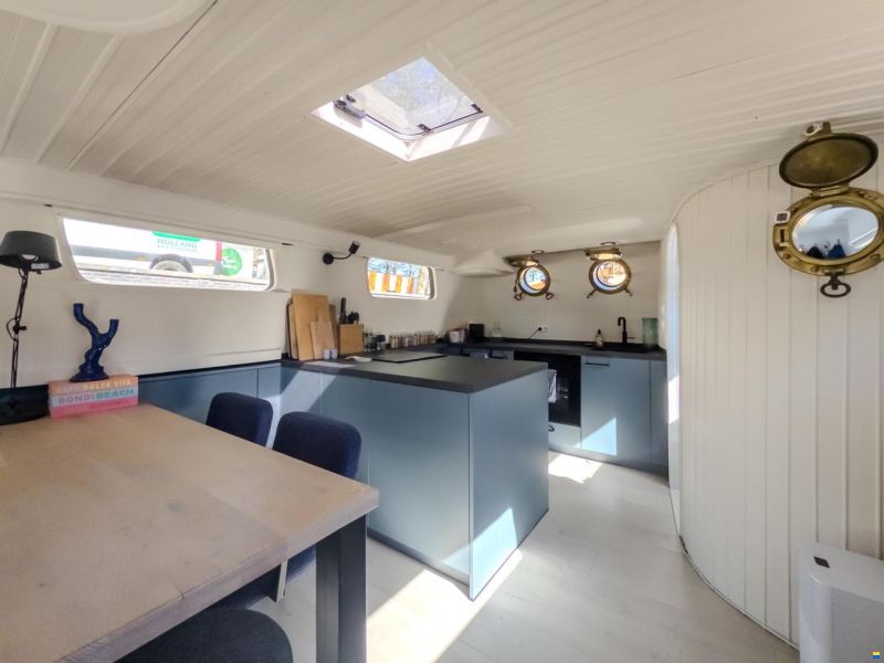 Woontjalk 17,5 x 4,3 m - Ruim Woonschip
