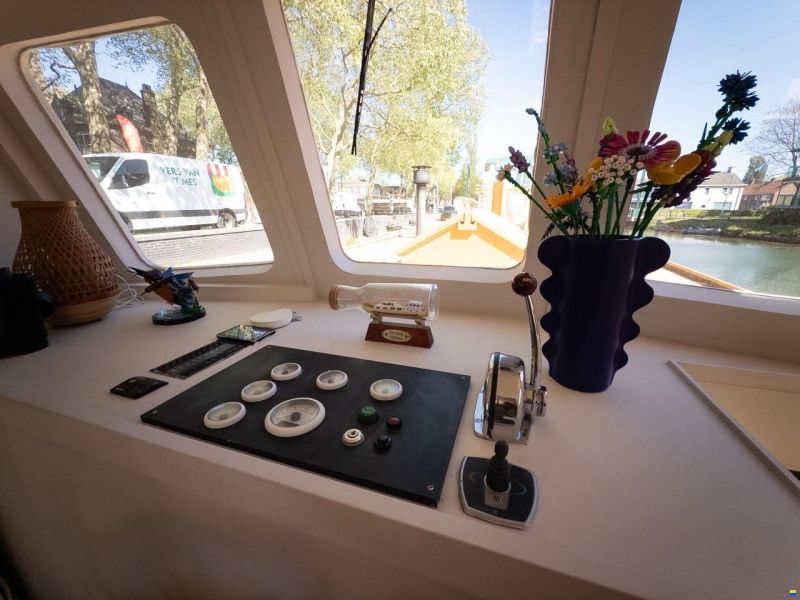 Woontjalk 17,5 x 4,3 m - Ruim Woonschip