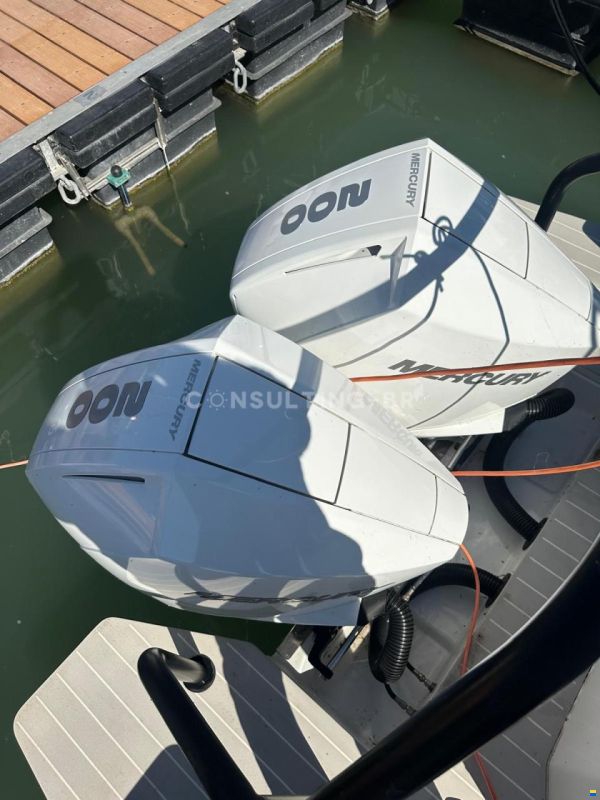 Axopar 28 Cabin Brabus Line