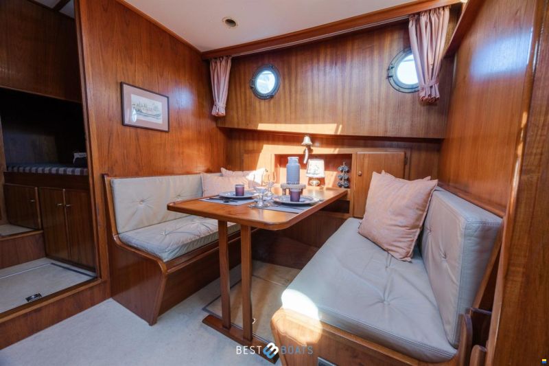 Linssen St. Jozef 1050 Salon