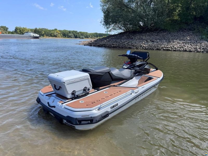 Yamaha WAVERUNNER CROSSWAVE