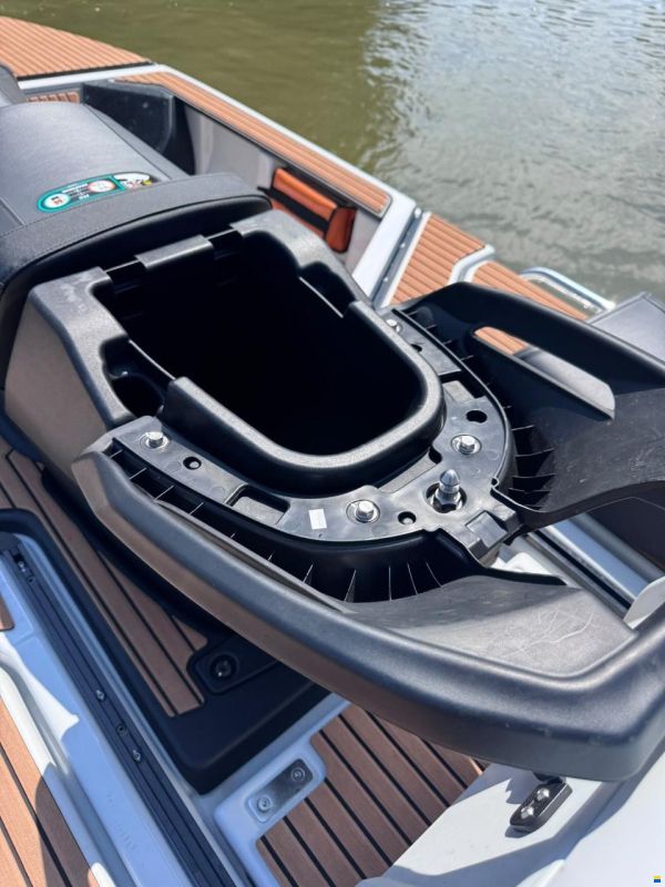 Yamaha WAVERUNNER CROSSWAVE