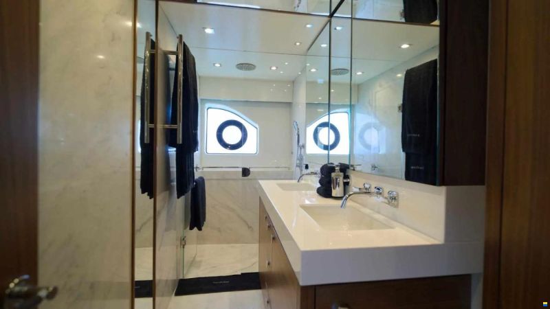 Sunseeker 76 Yacht