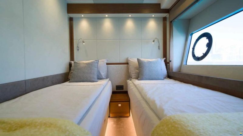 Sunseeker 76 Yacht
