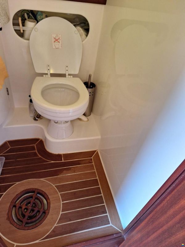 Triton salon boot