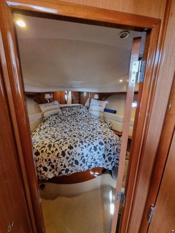 Prestige 42 Flybridge