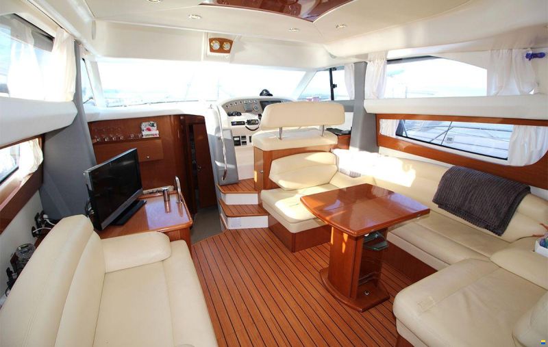 Prestige 42 Flybridge