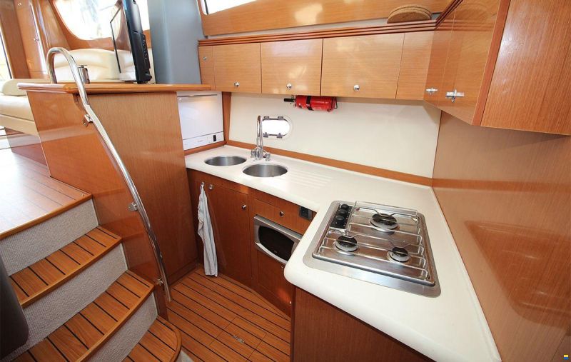 Prestige 42 Flybridge