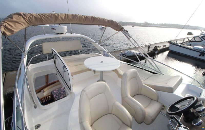 Prestige 42 Flybridge
