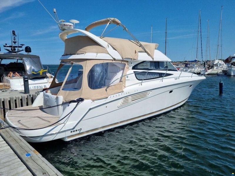 Prestige 42 Flybridge