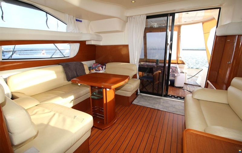 Prestige 42 Flybridge