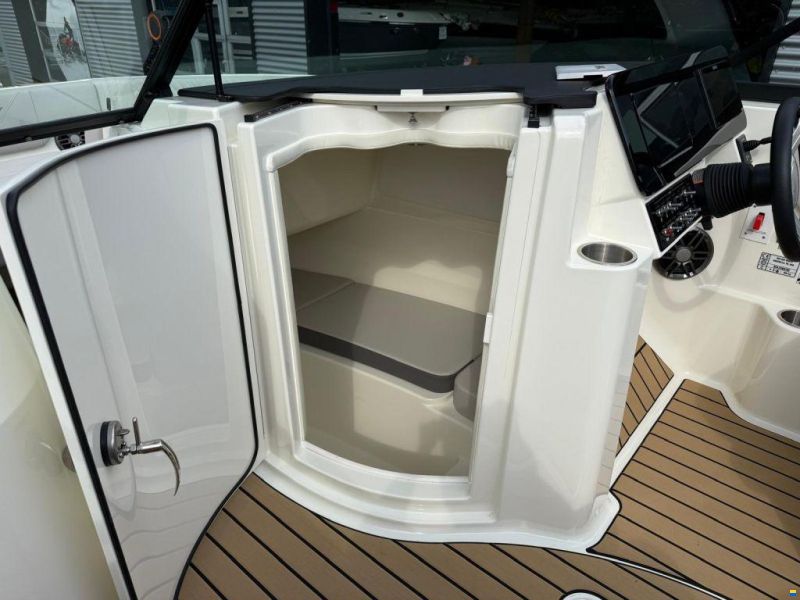 Sea Ray SDX 230