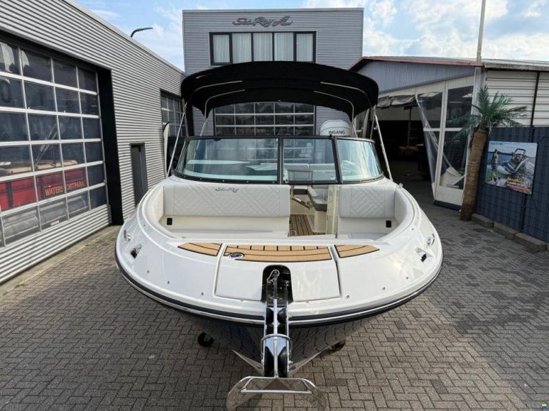 Sea Ray SDX 230
