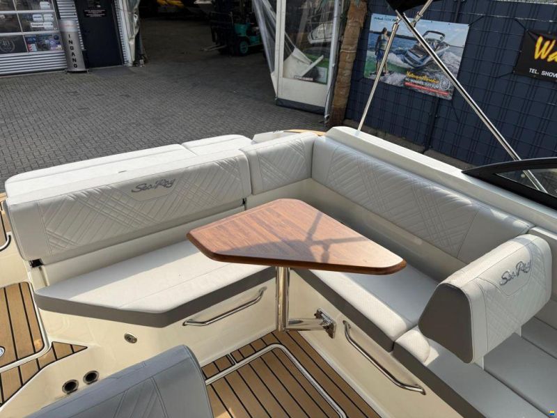 Sea Ray SDX 230