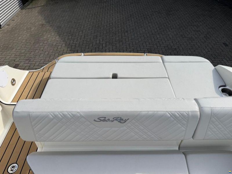 Sea Ray SDX 230