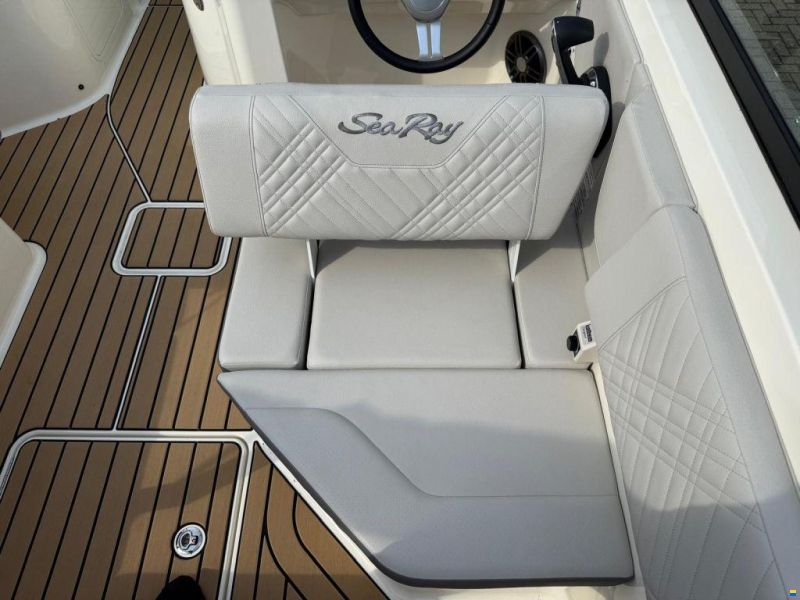 Sea Ray SDX 230
