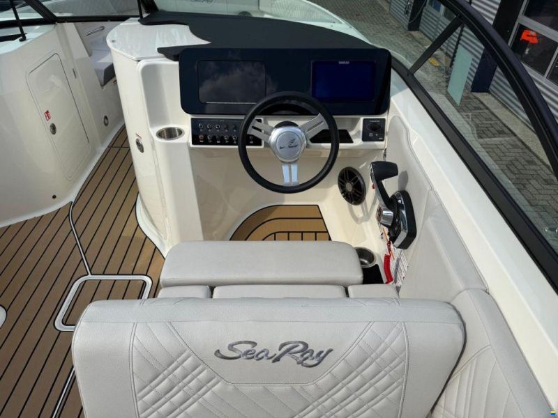 Sea Ray SDX 230