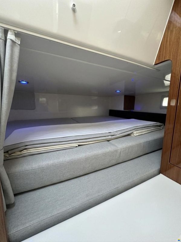 Quicksilver Sundeck 875