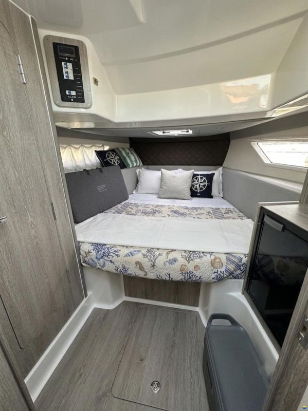 Quicksilver Sundeck 875