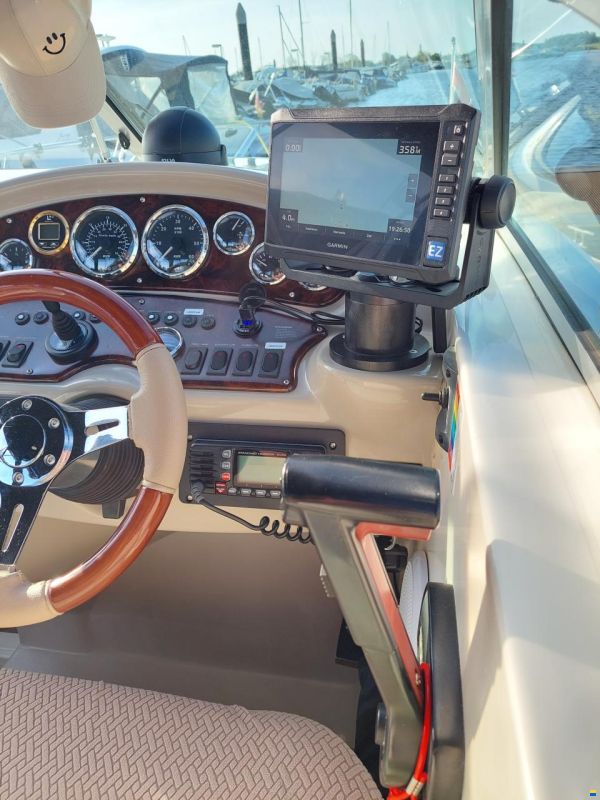 Rinker Fiesta Vee 242