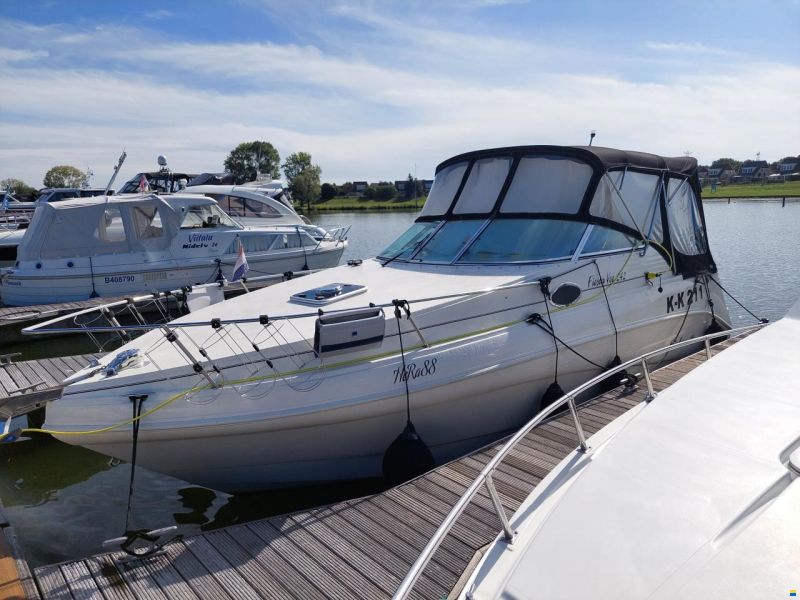 Rinker Fiesta Vee 242