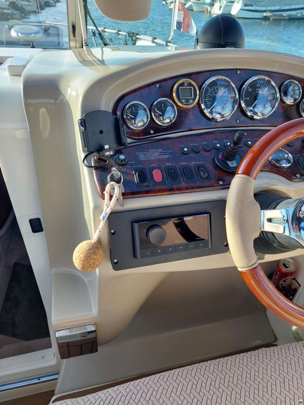 Rinker Fiesta Vee 242