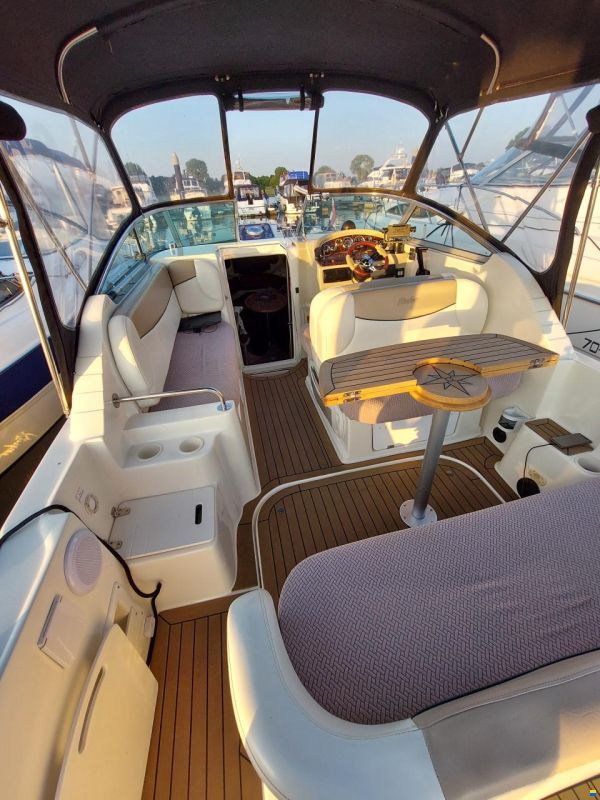 Rinker Fiesta Vee 242