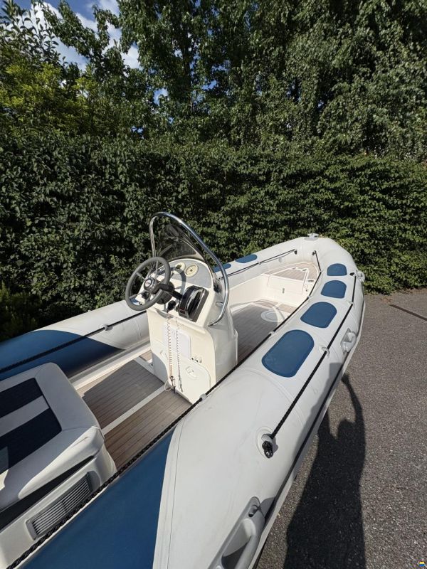 Valiant V-520