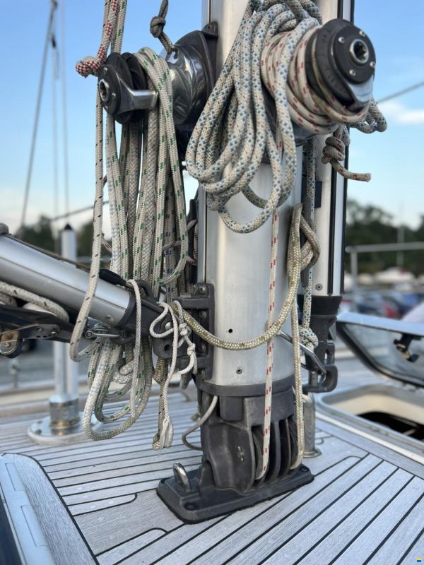Hallberg-Rassy 382