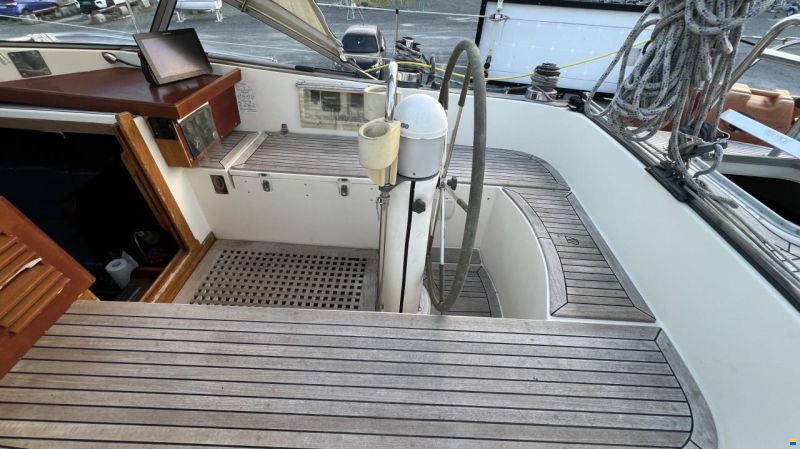 Hallberg-Rassy 382