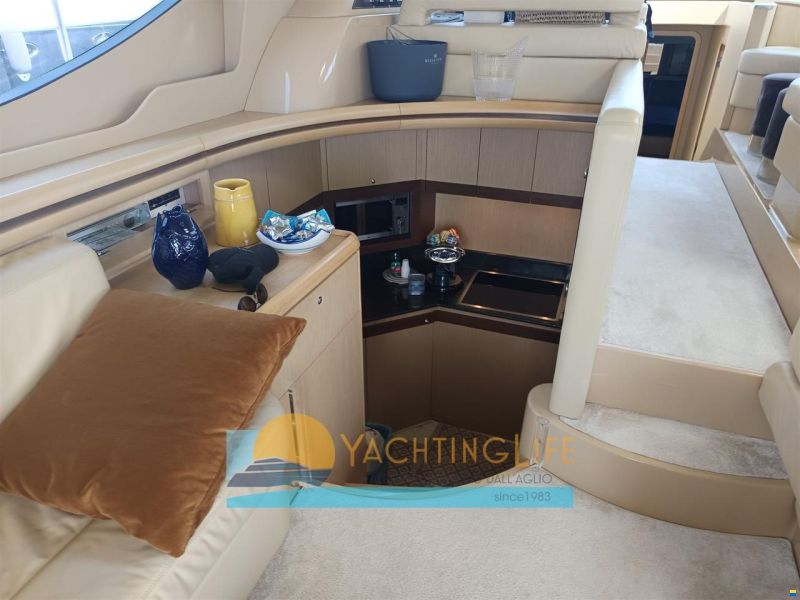 Ferretti 550