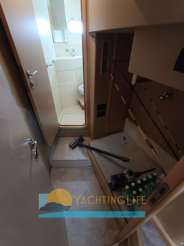 Ferretti 550