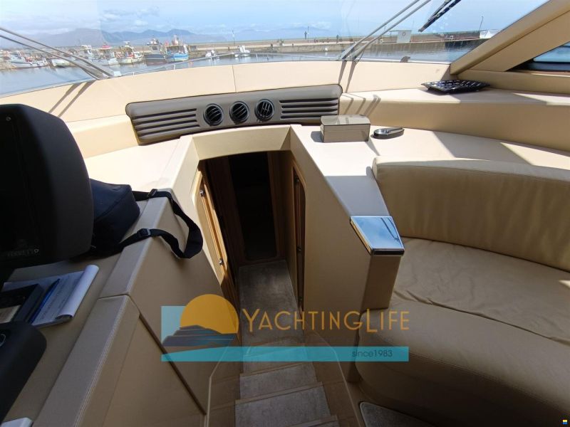 Ferretti 550