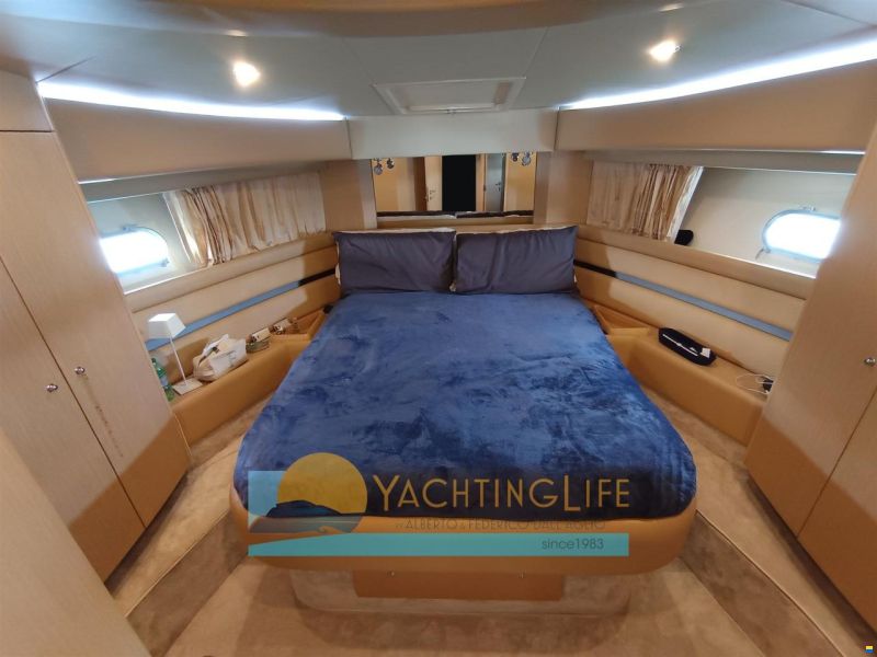 Ferretti 550