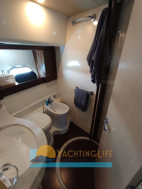 Ferretti 550