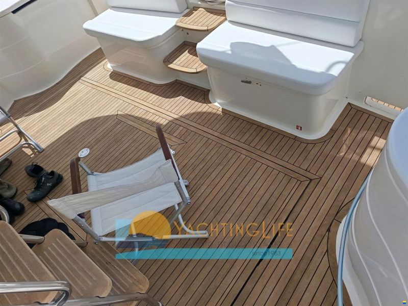 Ferretti 550