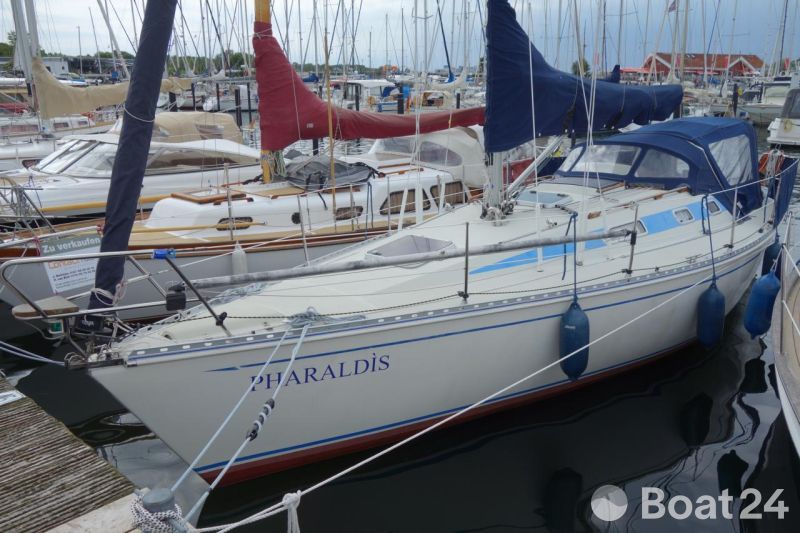 Elan 33