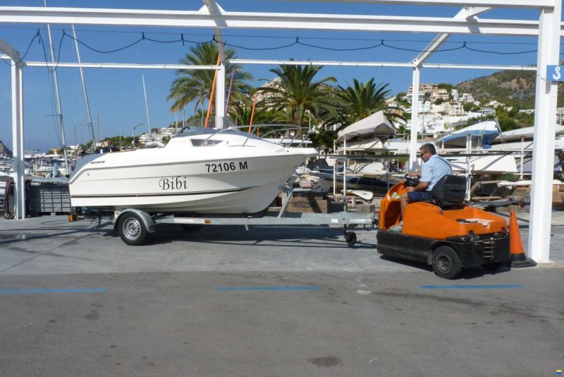 Quicksilver Activ 470 Cabin