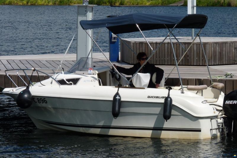 Quicksilver Activ 470 Cabin