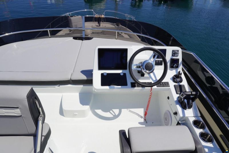 Jeanneau Merry Fisher 1295 Fly