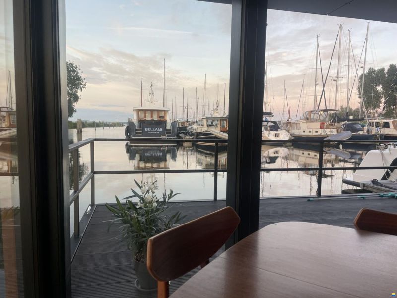 TMB60eco Houseboat Bij Rotterdam Ligplaa