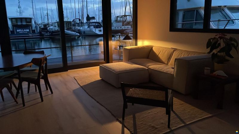 TMB60eco Houseboat Bij Rotterdam Ligplaa