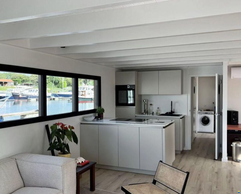 TMB60eco Houseboat Bij Rotterdam Ligplaa