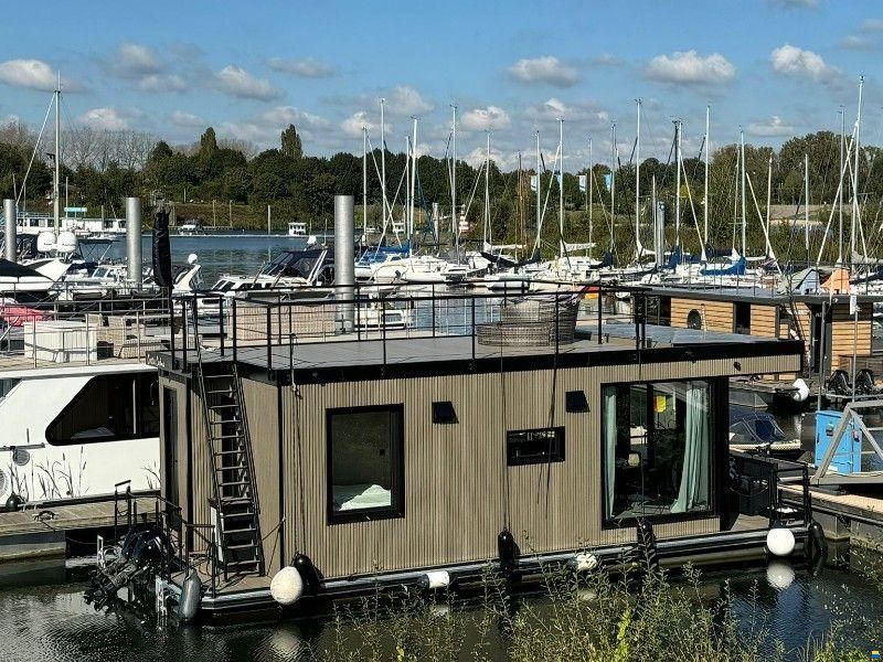 Lakelife Houseboat One Off XL PLUS