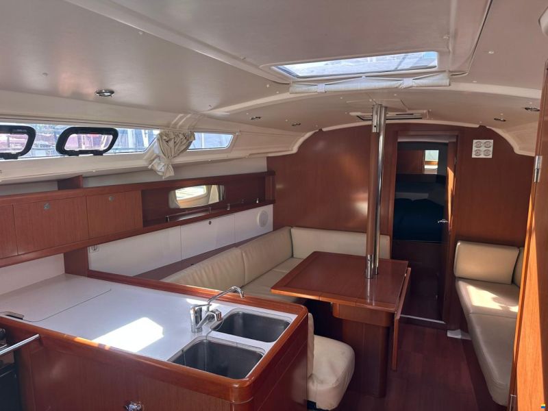 Beneteau Oceanis 37