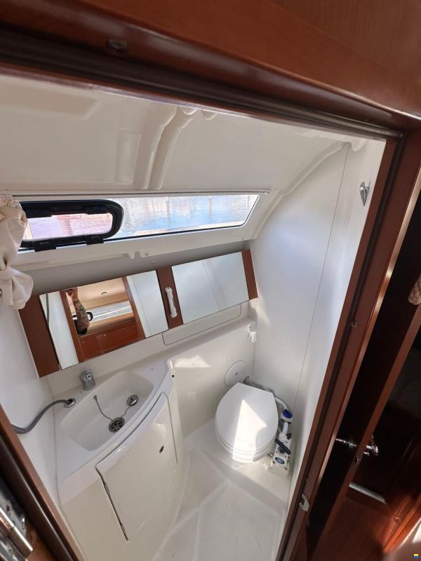 Beneteau Oceanis 37