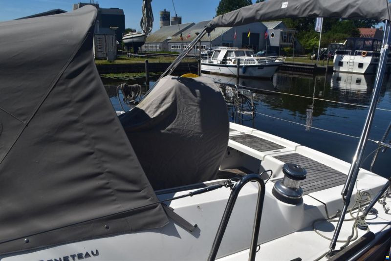 Beneteau Oceanis 37