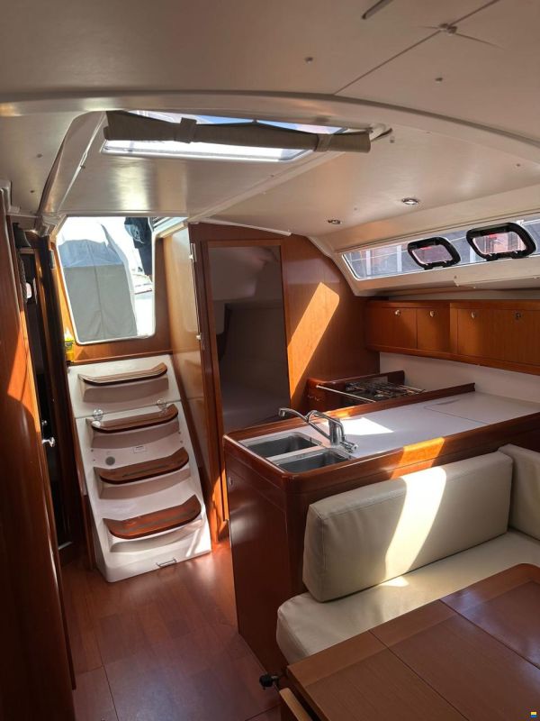 Beneteau Oceanis 37