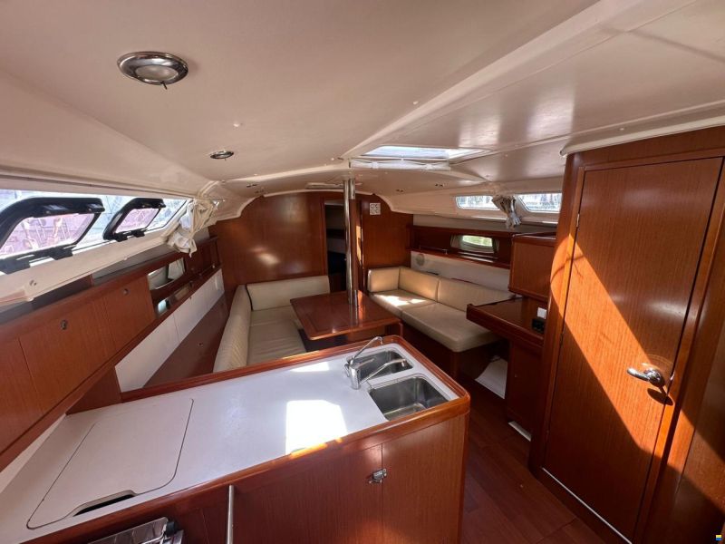 Beneteau Oceanis 37