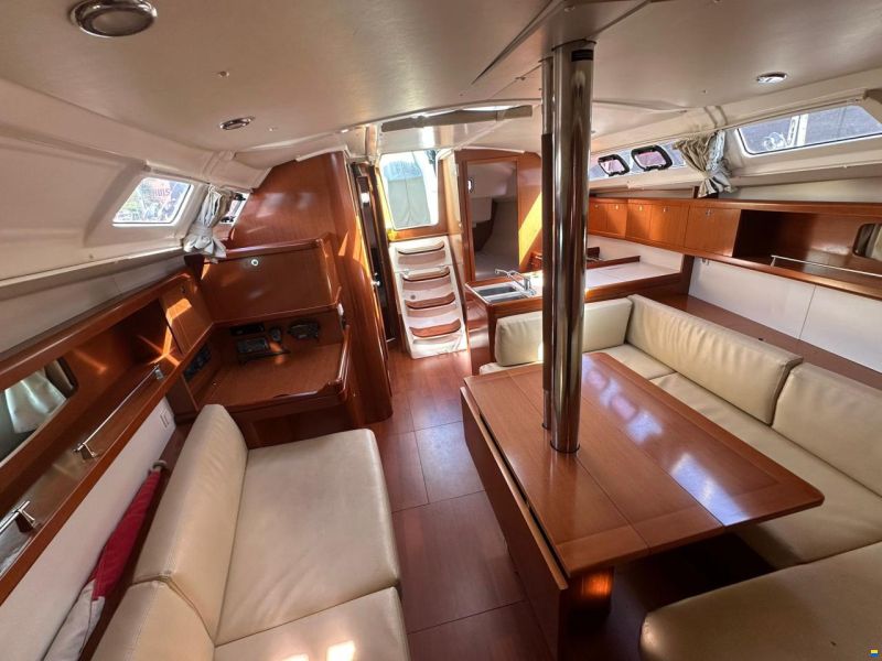 Beneteau Oceanis 37